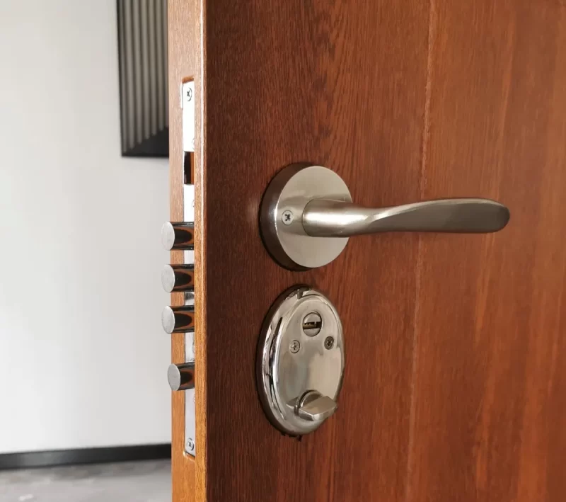 Puerta De Seguridad Inviolable Cerradura Multianclaje y Bisagras Ocultas Simil Madera - Imagen 6