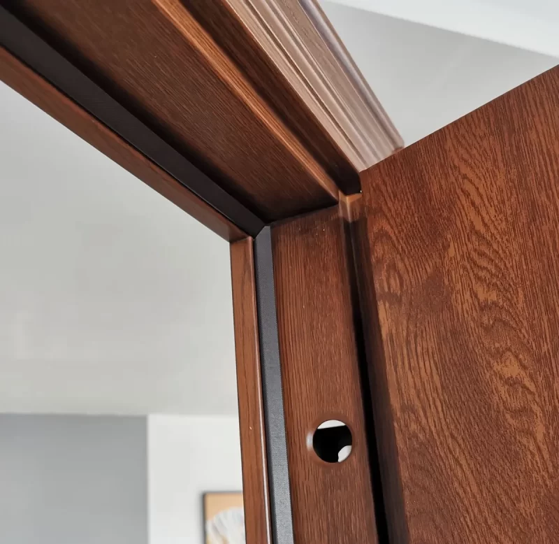 Puerta De Seguridad Inviolable Cerradura Multianclaje y Bisagras Ocultas Simil Madera - Imagen 4